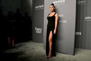 Kourtney+Kardashian+amfAR+New+York+Gala+2019+F-QFZUyIuV0x.jpg