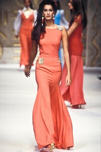 1303532271_Valentino1993WomenRTW120.thumb.jpg.d7d578490cdbcb3f4f97d29df4fd7851.jpg