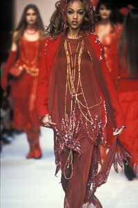 1305383034_Chanel1992WomenRTW119.thumb.jpg.ec71acf74f5f0409a677a1eb1a81afb7.jpg