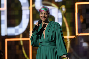 Alicia+Keys+61st+Annual+Grammy+Awards+Show+VJZeVyPLqVCx.jpg