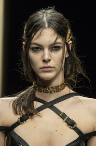 Versace+Fall+2019+Details+S_mvjlpU6upx.jpg