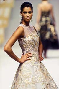 1323453473_PierreBalmain1993HauteCouture97.thumb.jpg.0eb04c25b921fca44b10e509f72f5a52.jpg