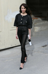 Caroline+Sieber+Celebs+Chanel+Fashion+Show+IH1-yHgAIW5x.jpg