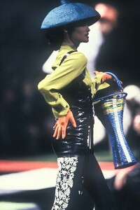 132746299_JeanPaulGaultier1992WomenRTW76.thumb.jpg.ceead645a75c9c56d8759914a6b66ae1.jpg