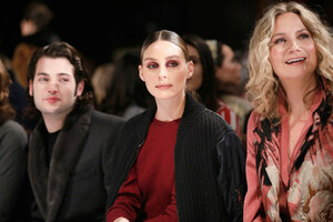 Olivia+Palermo+Dennis+Basso+Front+Row+February+0GqYoLP9LWjx.jpg