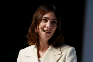 Alexa+Chung+ZEITMagazin+X+VOGUE+Conference+atZ8QoAWoLlx.jpg