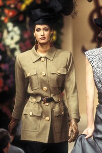 1367360282_YvesSaintLaurent1993HauteCouture143.thumb.jpg.ef7bd7cac478af0a5a60b094bf9df44b.jpg