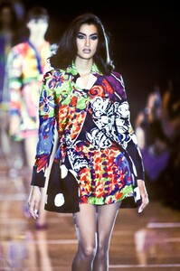 1372942358_Versace1991WomenRTW135.thumb.jpg.8707096836ecb8393b5035e5f4c2afed.jpg