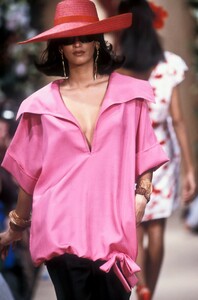 1374880154_YvesSaintLaurent1991HauteCouture14.thumb.jpg.b4be6faea2dda35f597df3595efbc3e5.jpg