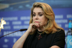 Catherine+Deneuve+Farewell+Night+Press+Conference+6DS2sZ9XpLAx.jpg