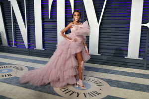 Winnie+Harlow+2019+Vanity+Fair+Oscar+Party+t_B_wDu_ttYx.jpg