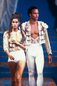 1392056838_JeanPaulGaultier1991WomenRTW47.thumb.jpg.ca9f74012ccd98861560912182b6e78e.jpg