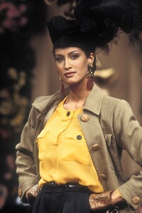 1396027158_YvesSaintLaurent1993HauteCouture147.thumb.jpg.19ecb0e472b8e04404b3a628da7960f8.jpg