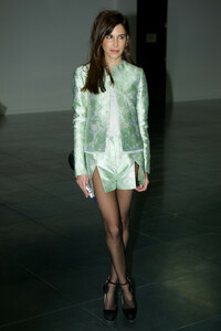 Caroline+Sieber+Christopher+Kane+Front+Row+i357KuNYhyVx.jpg