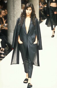 1420080756_Fendi1996WomenRTW146.thumb.jpg.8e02293f871995ef189d0b724af86723.jpg