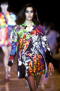 1423184775_Versace1991WomenRTW136.thumb.jpg.a9aa02243942786fdad8b2987dd9e5b5.jpg