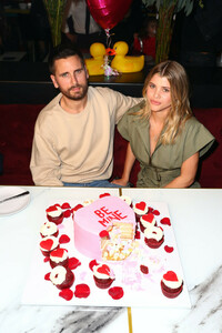 Scott+Disick+Sofia+Richie+Celebrate+Valentine+MLoZi96rP9ex.jpg