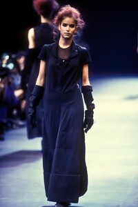 1437117406_CommedesGarcons1992WomenRTW23.thumb.jpg.ecf215d09029882a308524ea8257f91d.jpg