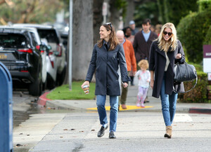 Jennifer+Garner+out+and+about+FQ5-2T1PhVmx.jpg