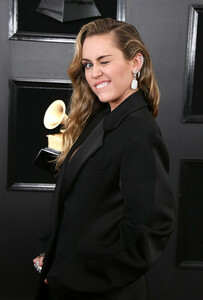 Miley+Cyrus+61st+Annual+Grammy+Awards+Arrivals+wtiixm2YhDqx.jpg