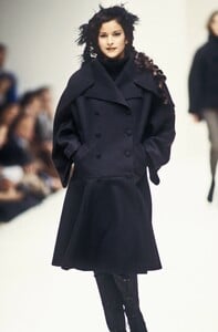 1473134933_Fendi1993WomenRTW15.thumb.jpg.cb5f1455b758d3d3c919af91a73d5e1d.jpg