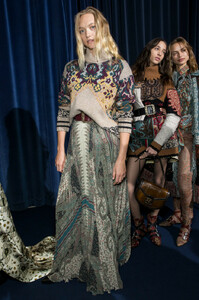 1474240025_EtroFall2019BackstageqCPSecVur0bx.thumb.jpg.a51b984a870f09349eb843befc46856d.jpg
