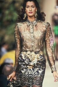 1477085885_YvesSaintLaurent1993HauteCouture147.thumb.jpg.033980cbc9708ba8b569c37916eca3a8.jpg