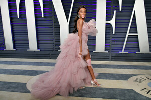Winnie+Harlow+2019+Vanity+Fair+Oscar+Party+KVFYUpZzPLZx.jpg