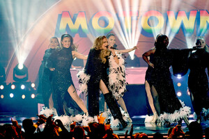 Jennifer+Lopez+61st+Annual+Grammy+Awards+Inside+5JtkoZeqepWx.jpg
