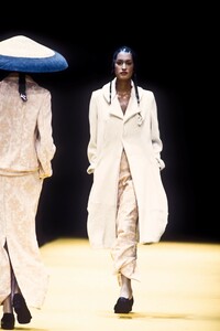 1509500206_CommedesGarcons1993WomenRTW22.thumb.jpg.fc532e6611998ed955dd1d08e9d1c228.jpg