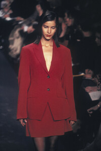 1512916716_DriesVanNoten1995WomenRTW12.thumb.jpg.c8640f280c0cb1fee6f83721700bec01.jpg