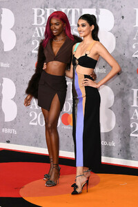 Leomie+Anderson+BRIT+Awards+2019+Red+Carpet+JMq6c7XjU1ax.jpg