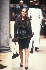 1527970492_Fendi1996WomenRTW81.thumb.jpg.27a268b4ca674065bd56c5dc94ed16a1.jpg