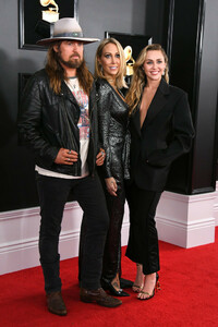 Miley+Cyrus+61st+Annual+Grammy+Awards+Arrivals+ouyCJujnwHJx.jpg