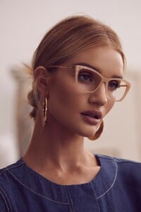 1549676231_471_the-trend-rosie-huntington-whiteley-cant-stop-wearing-in-her-30s.thumb.jpg.b5eaaba42653d273c9d33ae2c3f0488e.jpg