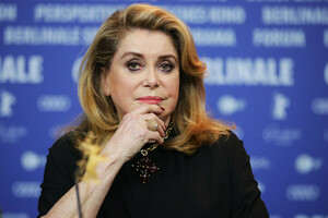 Catherine+Deneuve+Farewell+Night+Press+Conference+j_ZnaEtZduox.jpg