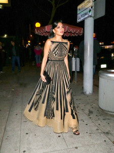 Nicole+Scherzinger+Nicole+Scherzinger+Outside+HZjT2cpxqGIx.jpg