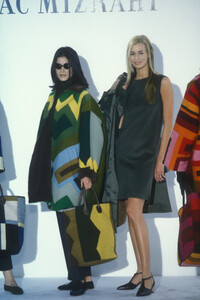 1573344282_IsaacMizrahi1995WomenRTW28.thumb.jpg.6de4b1d1f1f1eef91b90ce4435ba78ef.jpg