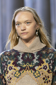 1578004651_EtroFall2019DetailsfShbRY00f1Ax.thumb.jpg.8f454b334ad418f4eaff316917b4b2c7.jpg