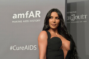 Kim+Kardashian+amfAR+New+York+Gala+2019+Arrivals+Pz5GH0HiJygx.jpg