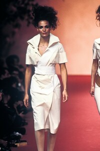 1580641465_VivienneWestwood1997WomenRTW1.thumb.jpg.394d88fb3b9e2488ed19ce7c9680f472.jpg