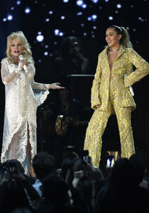 Miley+Cyrus+61st+Annual+Grammy+Awards+Show+giaYUs3GTujx.jpg