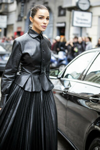 Olivia+Culpo+Ermanno+Scervino+Street+Style+GuRapCmA8Fqx.jpg