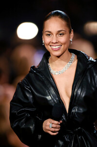 Alicia+Keys+61st+Annual+Grammy+Awards+Inside+7w8JIu81PCOx.jpg