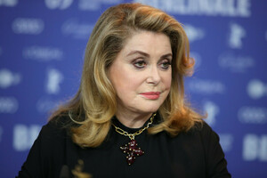 Catherine+Deneuve+Farewell+Night+Press+Conference+USoDjPOIxxIx.jpg