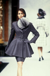 1638416305_ChristianDior1992HauteCouture36.thumb.jpg.63a8465706a70158f0b299a55c350b91.jpg