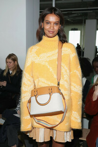 Liya+Kebede+Tory+Burch+Fall+Winter+2019+Fashion+QwqRZPfimHEx.jpg
