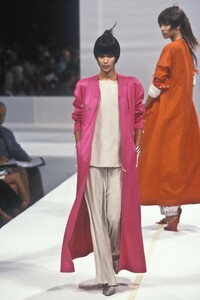 1654326904_ClaudeMontana1998WomenRTW59.thumb.jpg.e7ef9bfb83b4e82cd8e2a4451e9858d3.jpg