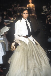 1655135382_JeanPaulGaultier1998HauteCouture109.thumb.jpg.abf703d882133812d4d2d21f8e4fba74.jpg