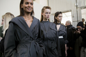 1658967166_SalvatoreFerragamoFall2019BackstagePrCgwHyiySMx.thumb.jpg.33d42f9c85ff941beb980f75d9dc3453.jpg